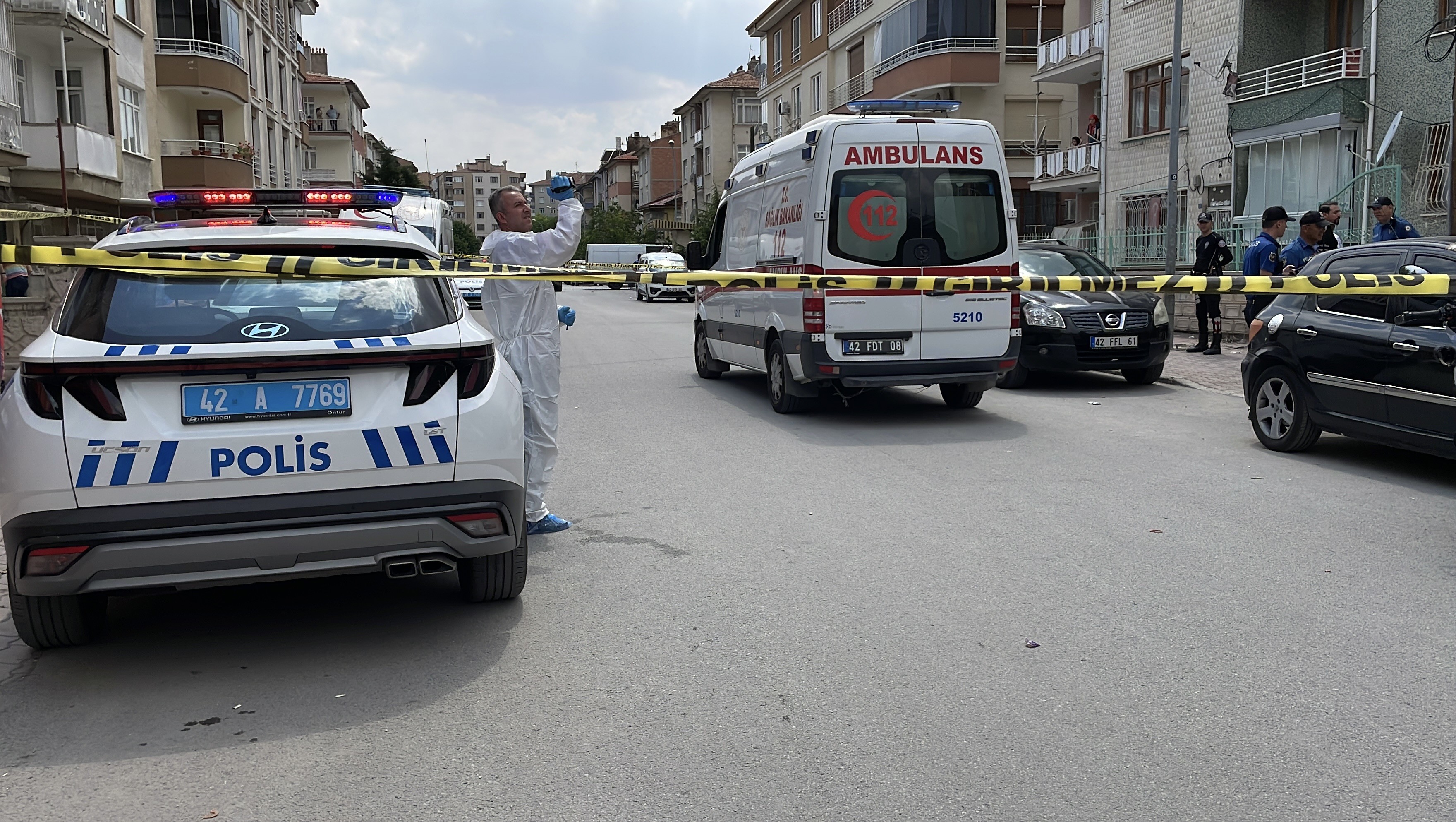 Üvey Annesi ile Kız Kardeşinin Boğazını Keserek Öldürdü