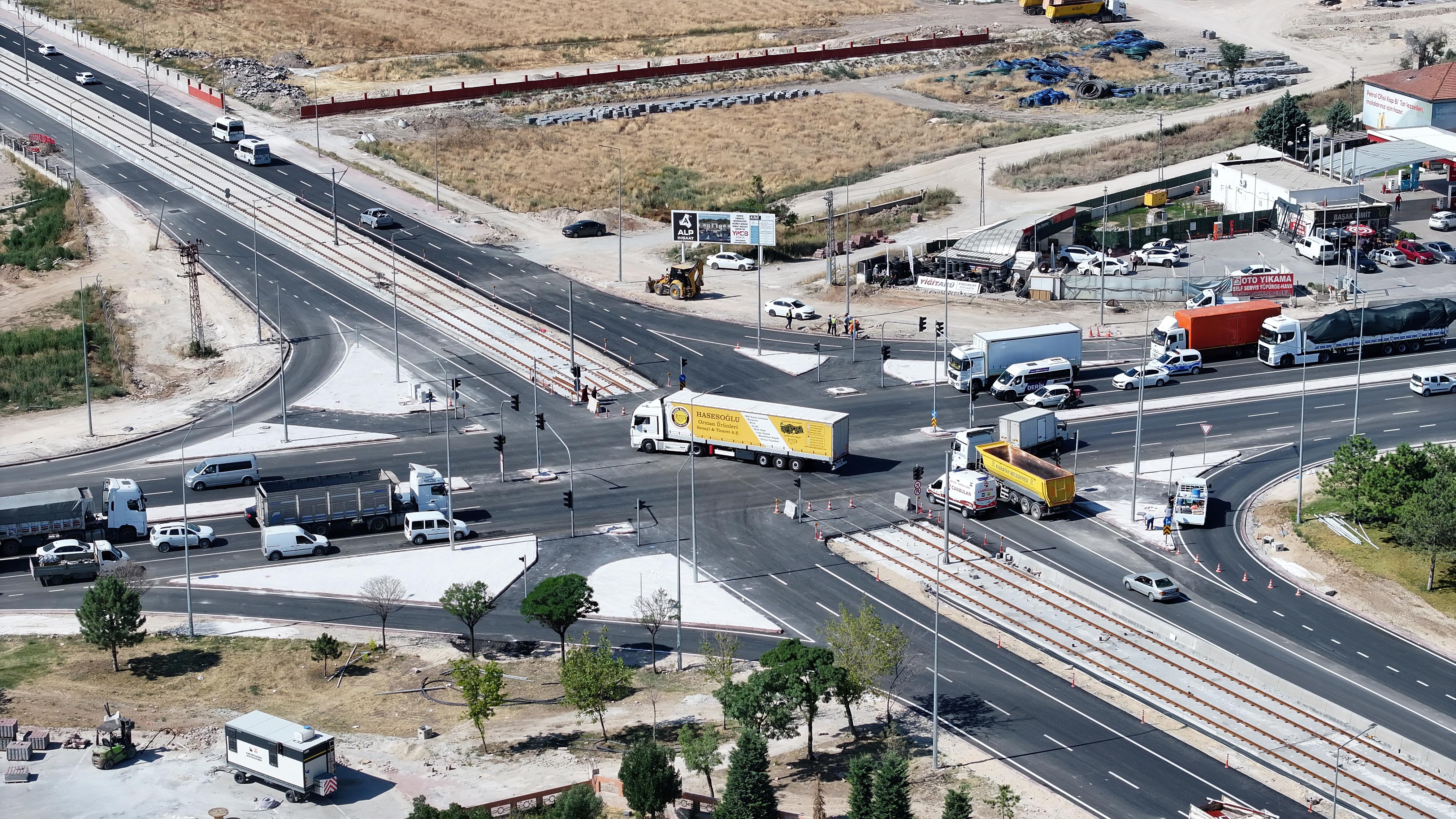 Konya Büyükşehir, Şehir Hastanesi-Yeni Sanayi Tramvay Hattı Güzergâhındaki Bölgelerin Yol Altyapısını Güçlendiriyor