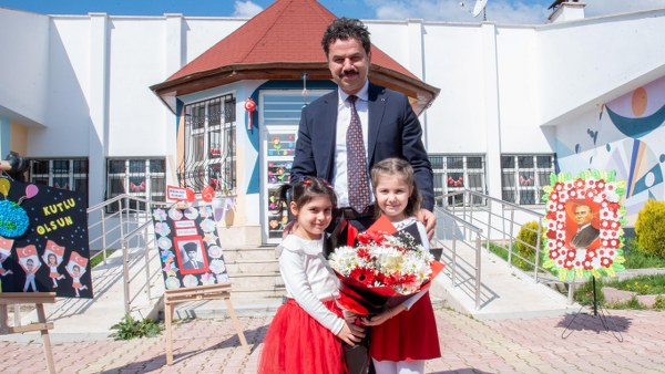 Rektör Yılmaz, Miniklerin 23 Nisan Sevincine Ortak Oldu