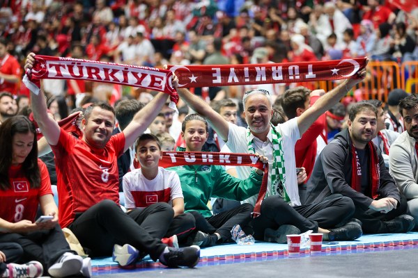 Milli Maç Heyecanı Selçuklu'da Dev Ekranda Yaşandı 