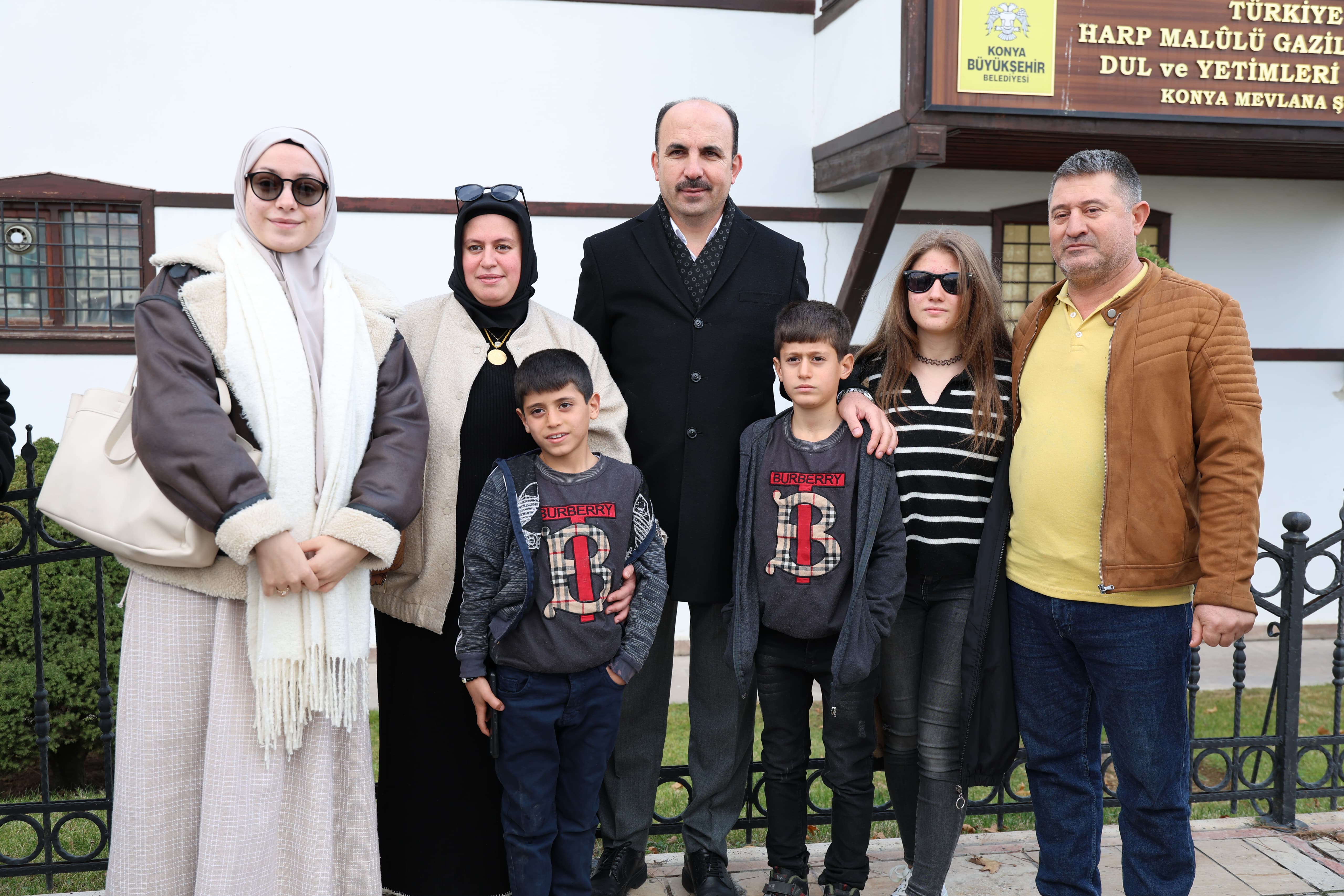 Başkan Altay, Şeb-i Arus Etkinlikleri İçin Konya’ya Gelen Misafirlerle ve Esnafla Buluştu