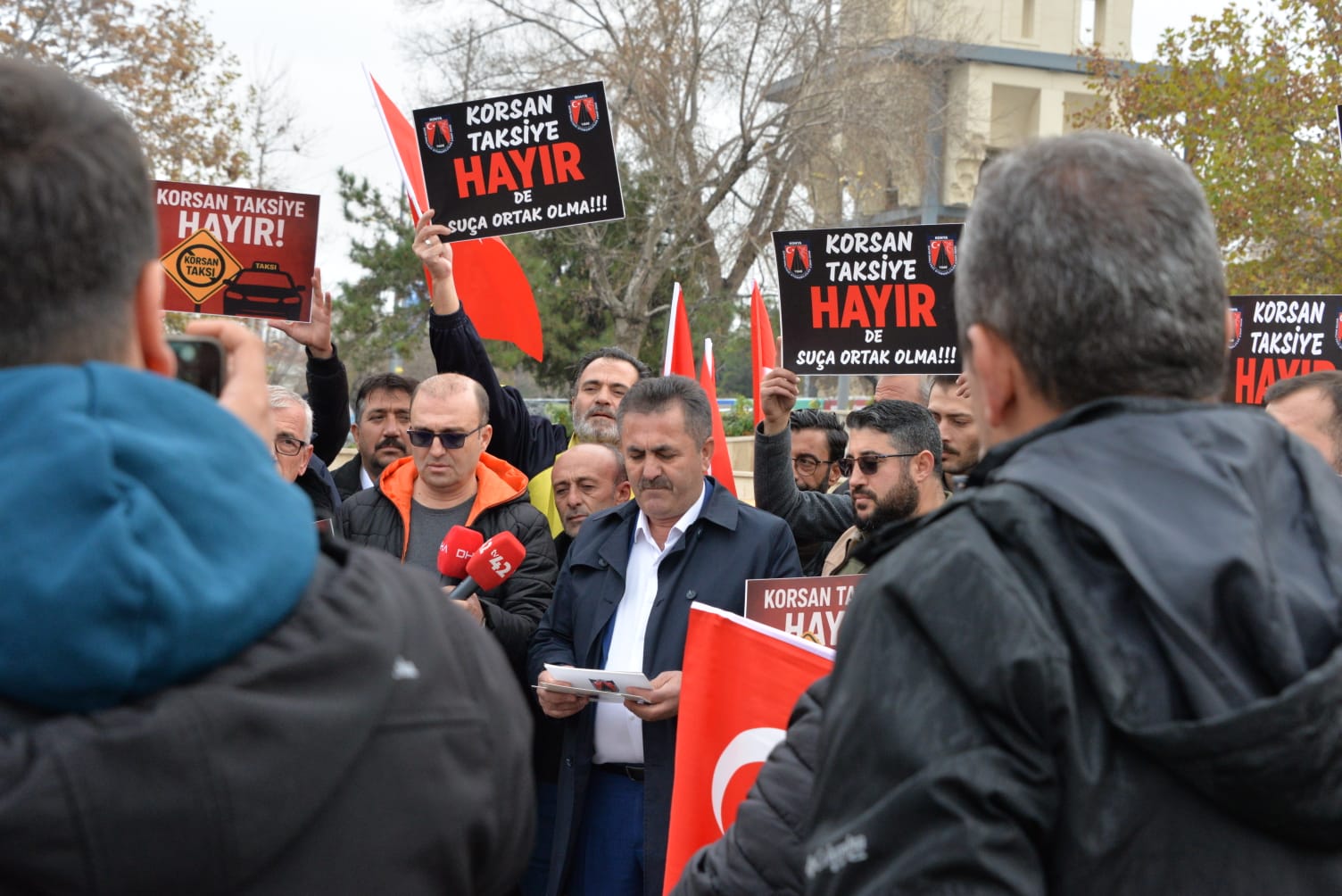 Taksicilerden "Korsan Taksicilere Hayır" Eylemi