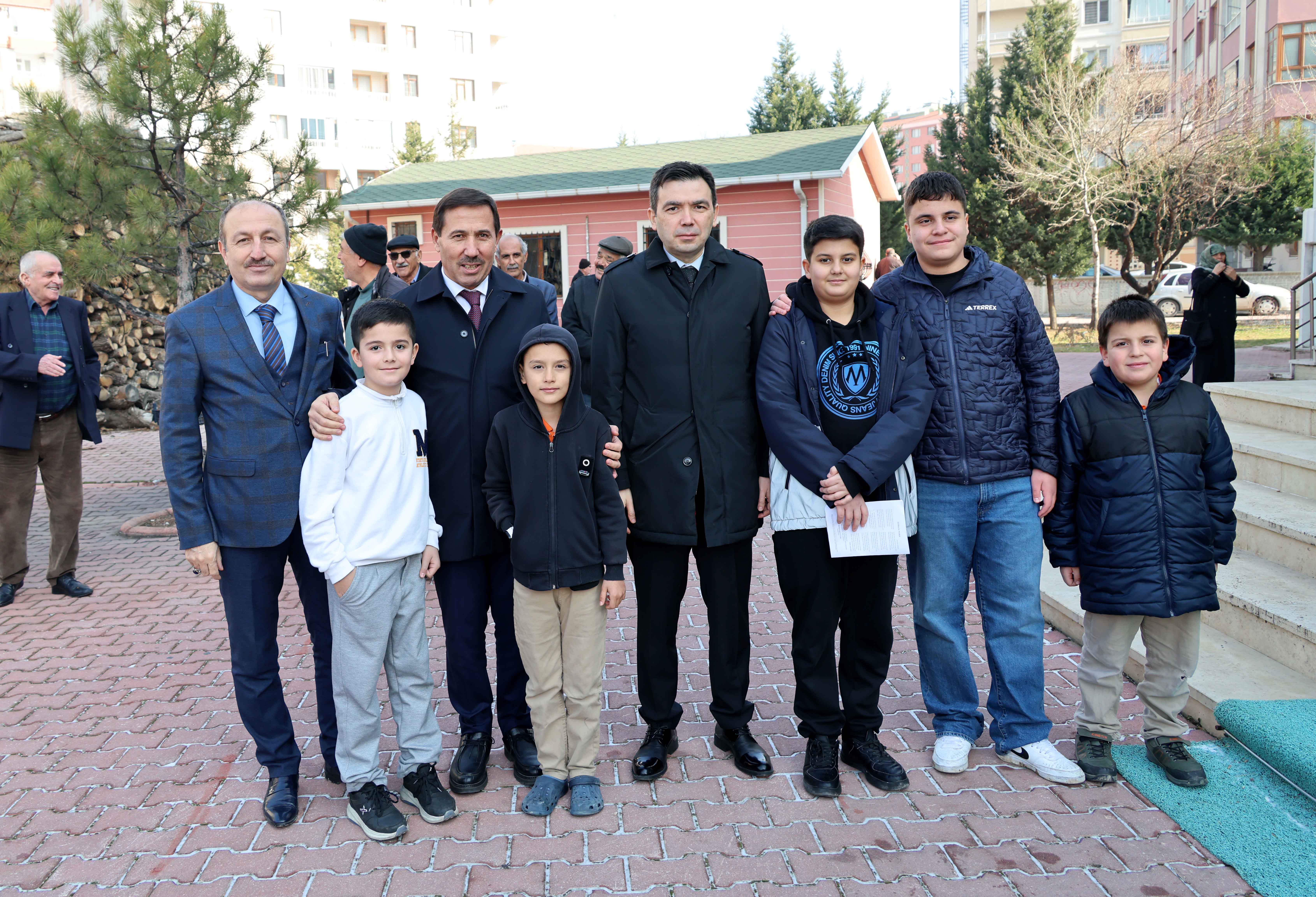 Cengiz Ayhan, Hasan Kılca ve Turan Kayacılar Ulubatlı Hasan Mahallesinde Vatandaşlarla Buluştu