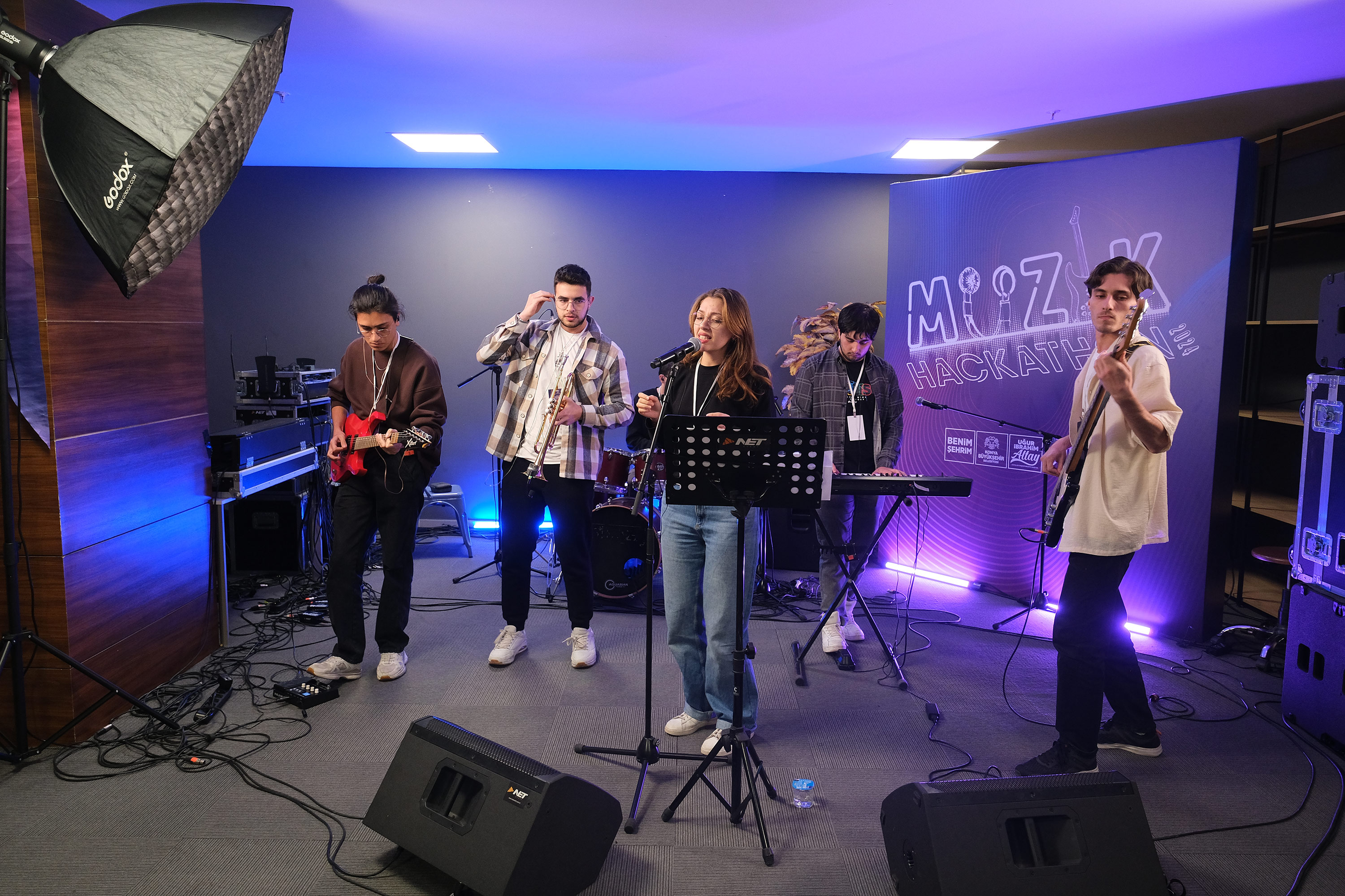 Genç Müzisyenler 42 Saatlik Mücadeleye Hazır: Müzik Hackathonu 4. Kez Sahne Alıyor!