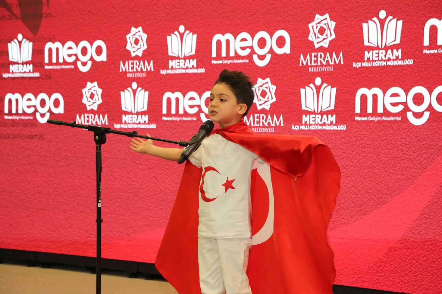 Yürekten ve Heyecan İçinde Okudukları İstiklal Marşı ile  Minikler, Gurur ve Coşkuyu Bir Arada Yaşattı  