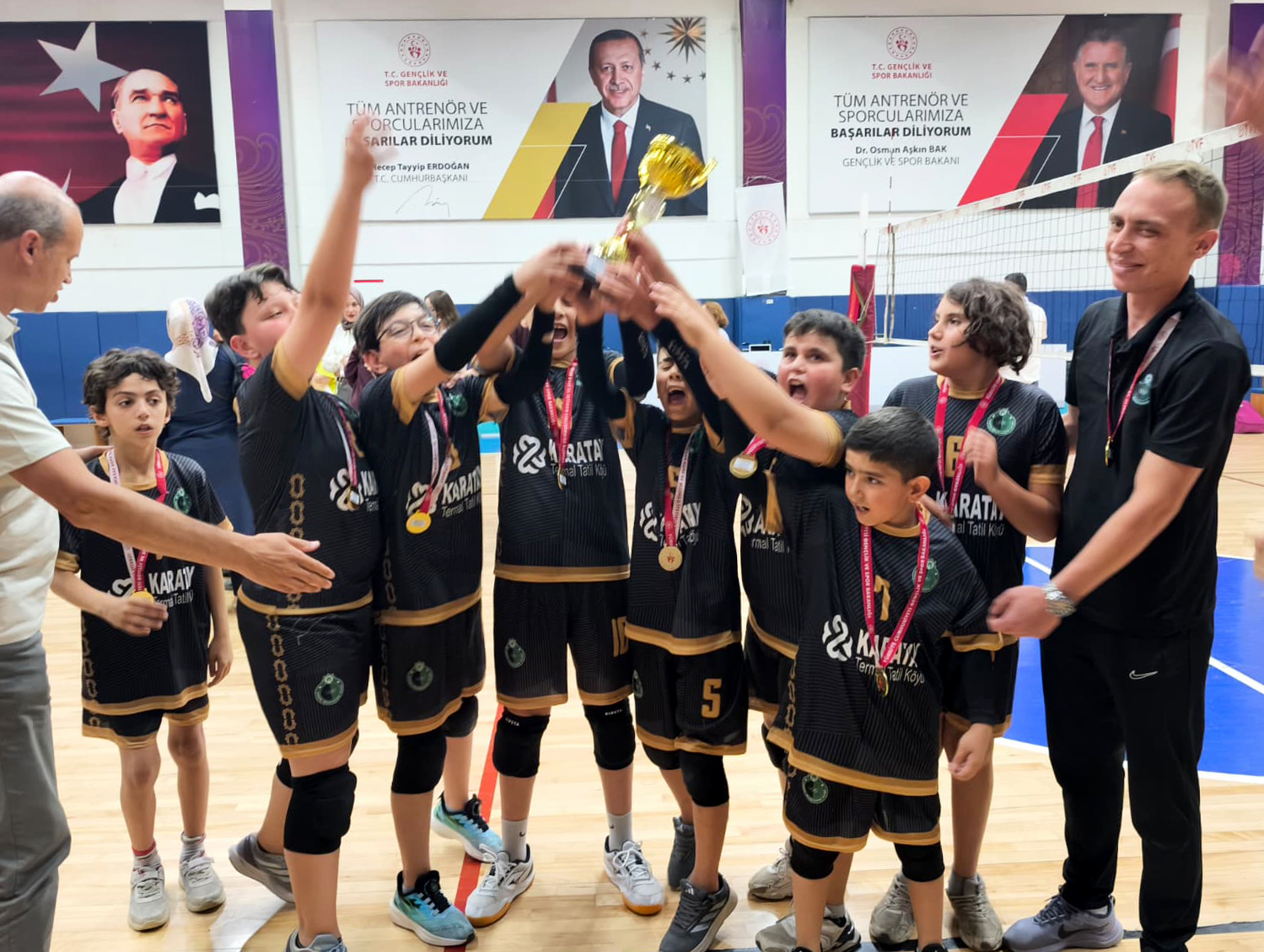 Karatay Belediyespor'un Minik Efeleri Namağlup Şampiyon