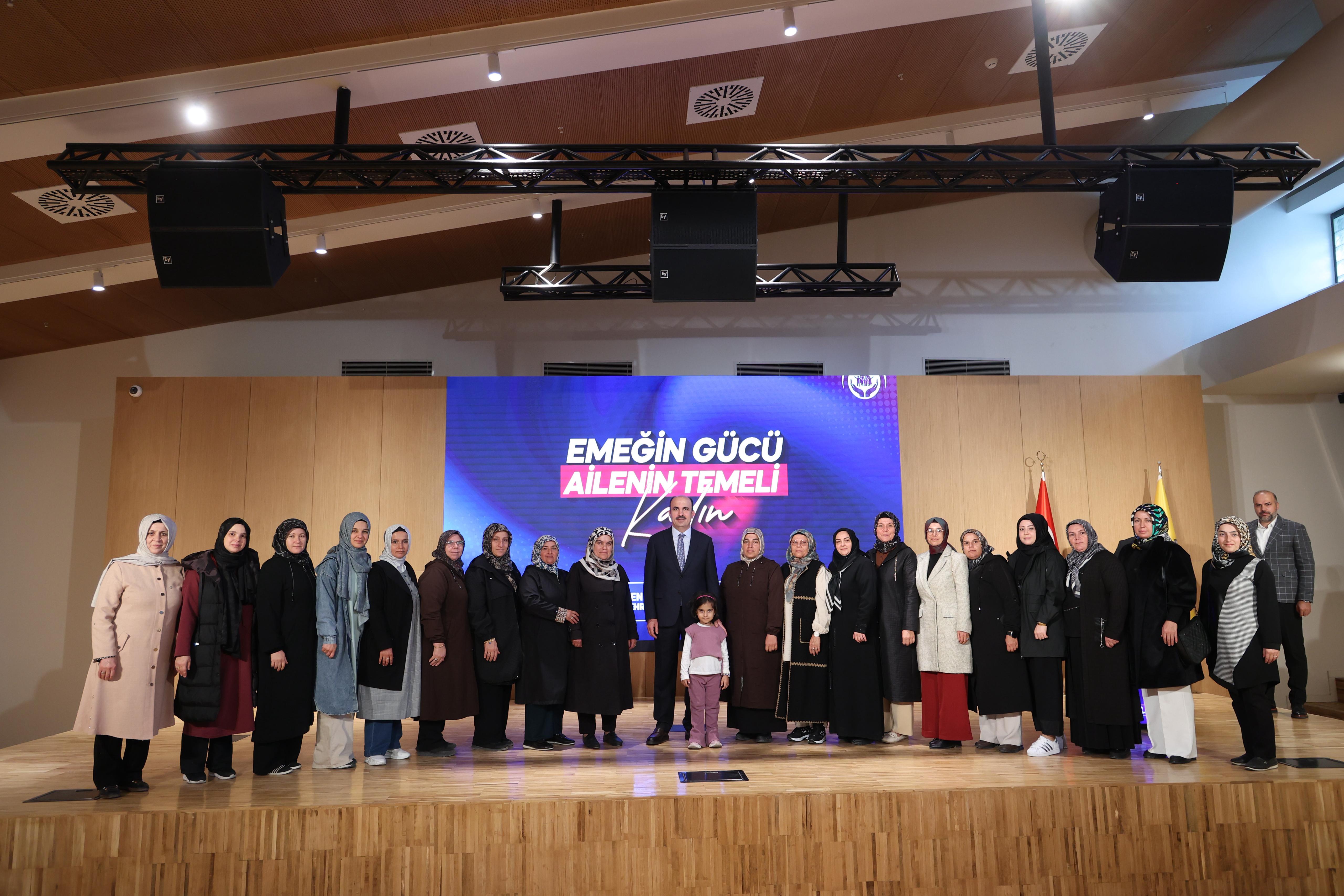 Başkan Altay "Aile Yılı" Kapsamında İlçelerden Gelen Hanımlarla Buluştu