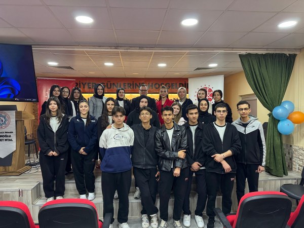 Konya 'da Öğrencilere “Dezenformasyonla Mücadele” ve “Güvenli Sosyal Medya Kullanımı” Eğitimi 