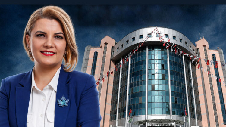 İzmit Belediye Başkanı Fatma Kaplan Hürriyet görevinden uzaklaştırıldı
