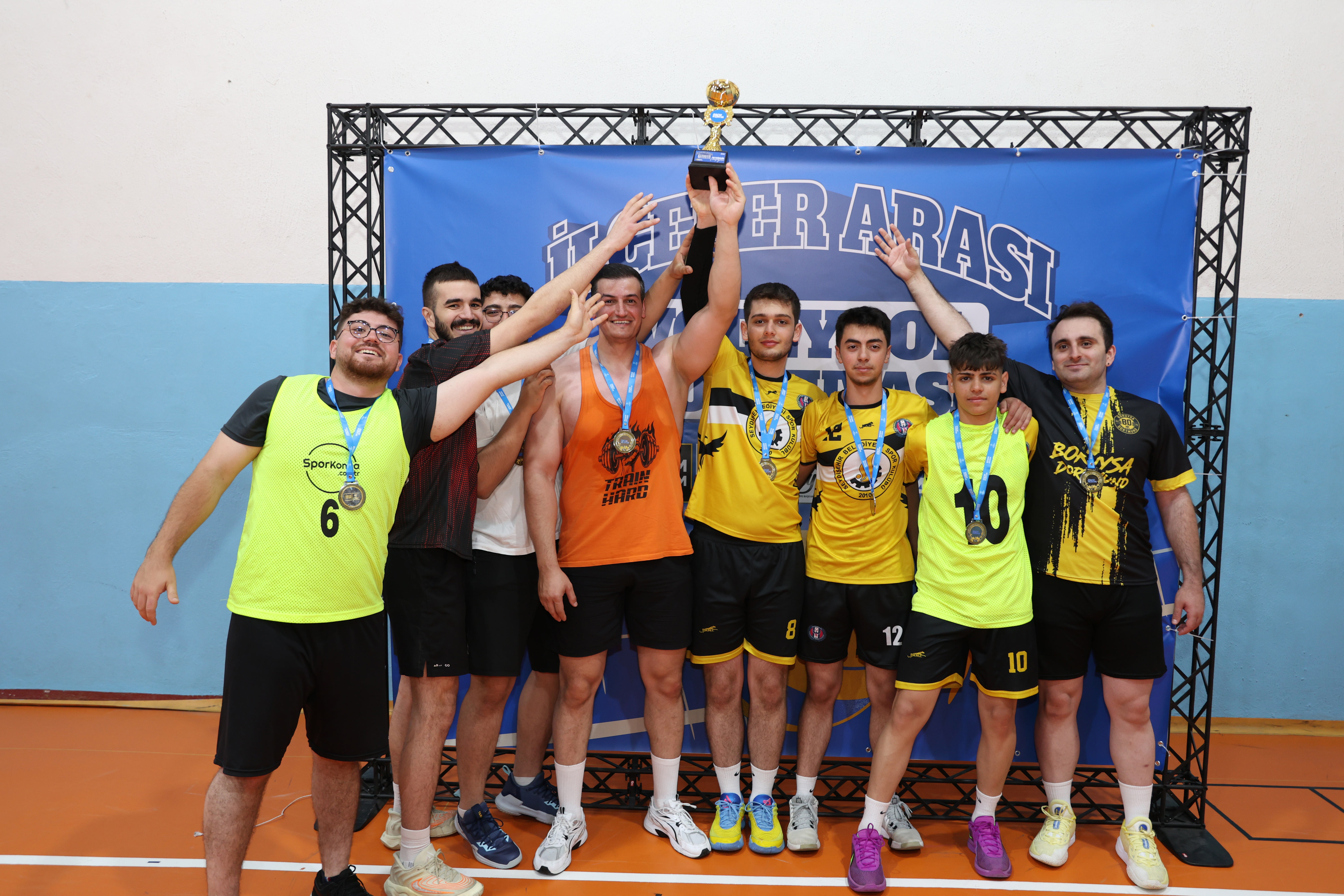 Konya Büyükşehirin Voleybol Turnuvasında 25 İlçede 2.460 Sporcu Heyecana Ortak Oluyor