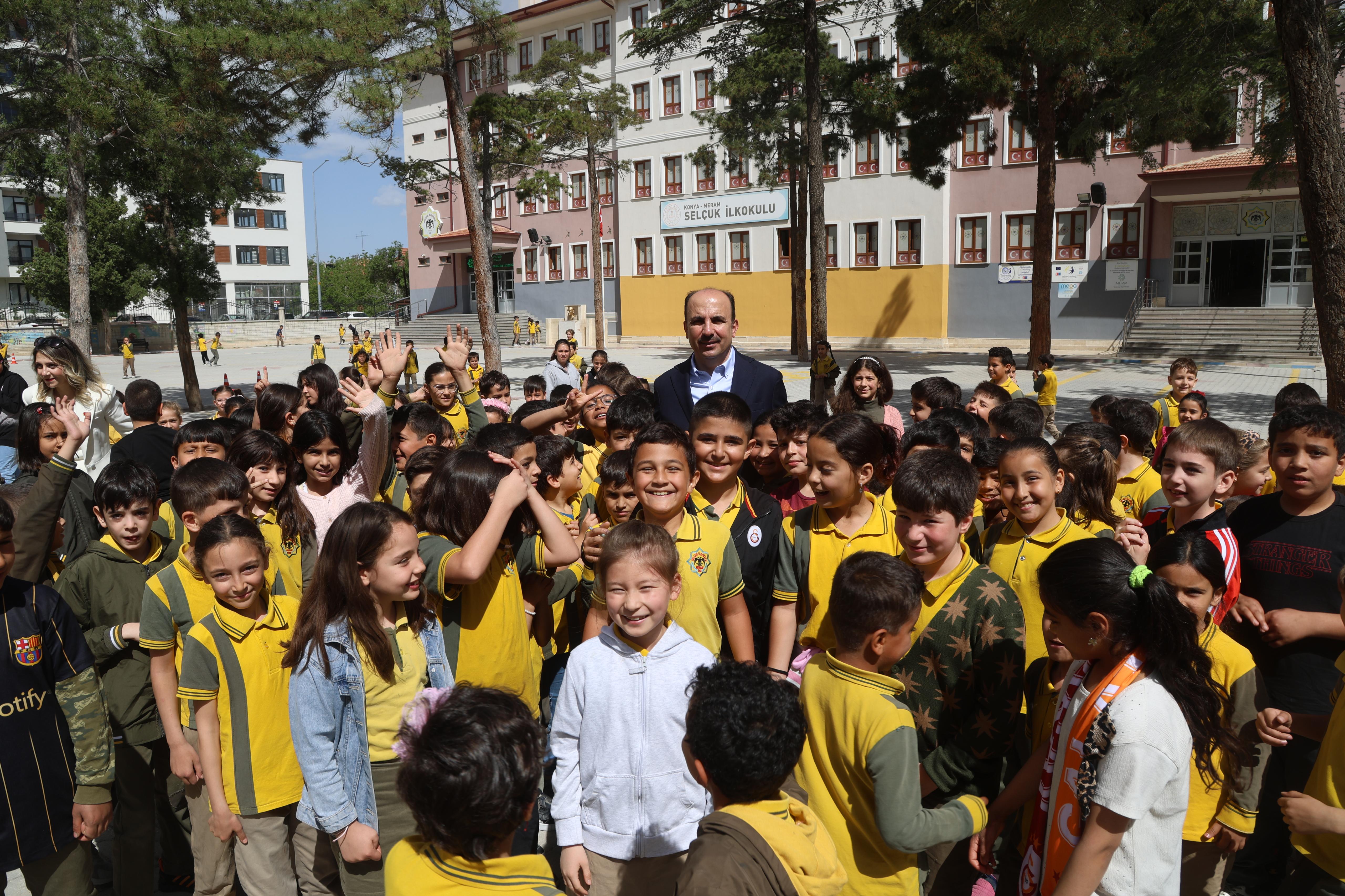 Başkan Altay Mezun Olduğu Selçuk İlkokulu'nda Öğrencilerle Buluştu