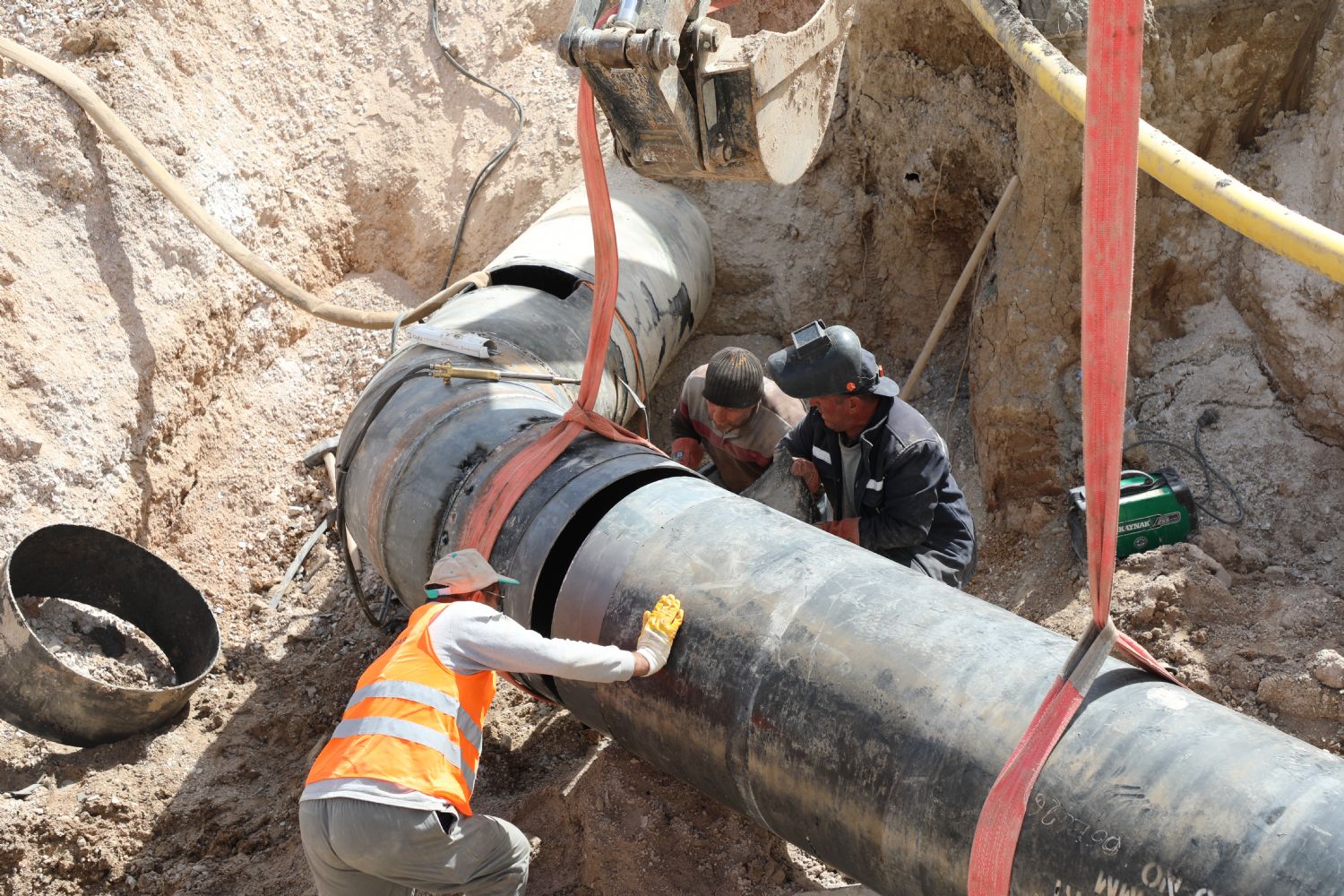Koski,Banliyo Hattı Güzegahındaki 800 mm Çelik Boru Hattı Deplase Çalışmasını Tamamladı