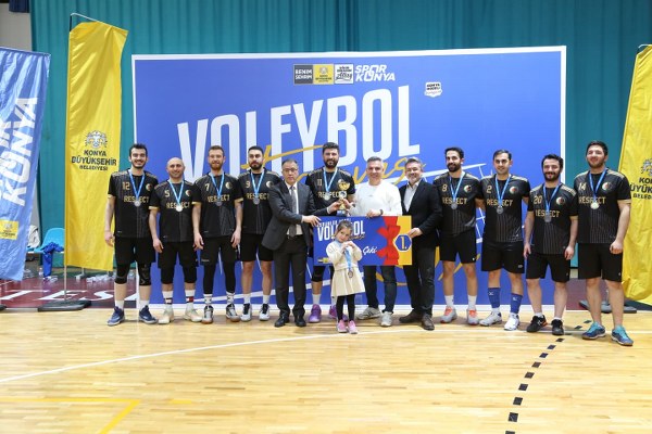 Konya'da Voleybol Şöleni Nefes Kesti 