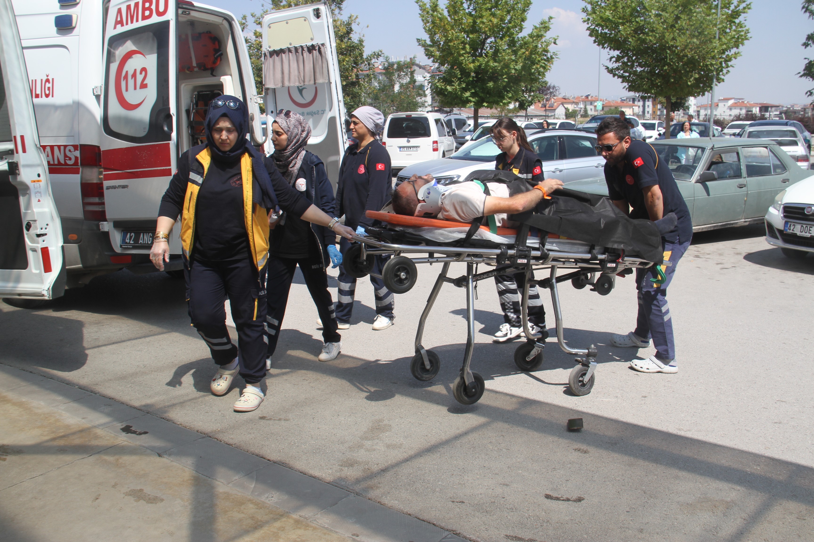Otogarda karşılaşan husumetlilerin kavgası kanlı bitti: 2 yaralı
