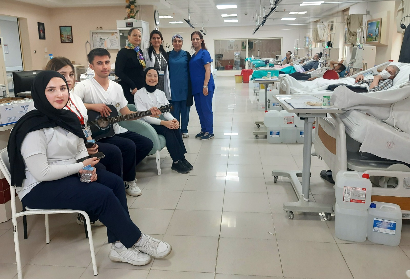 Akşehir’de Bir İlk Yaşandı: Hemodiyaliz Tedavisi Gören Hastalara Müzik Dinletisi