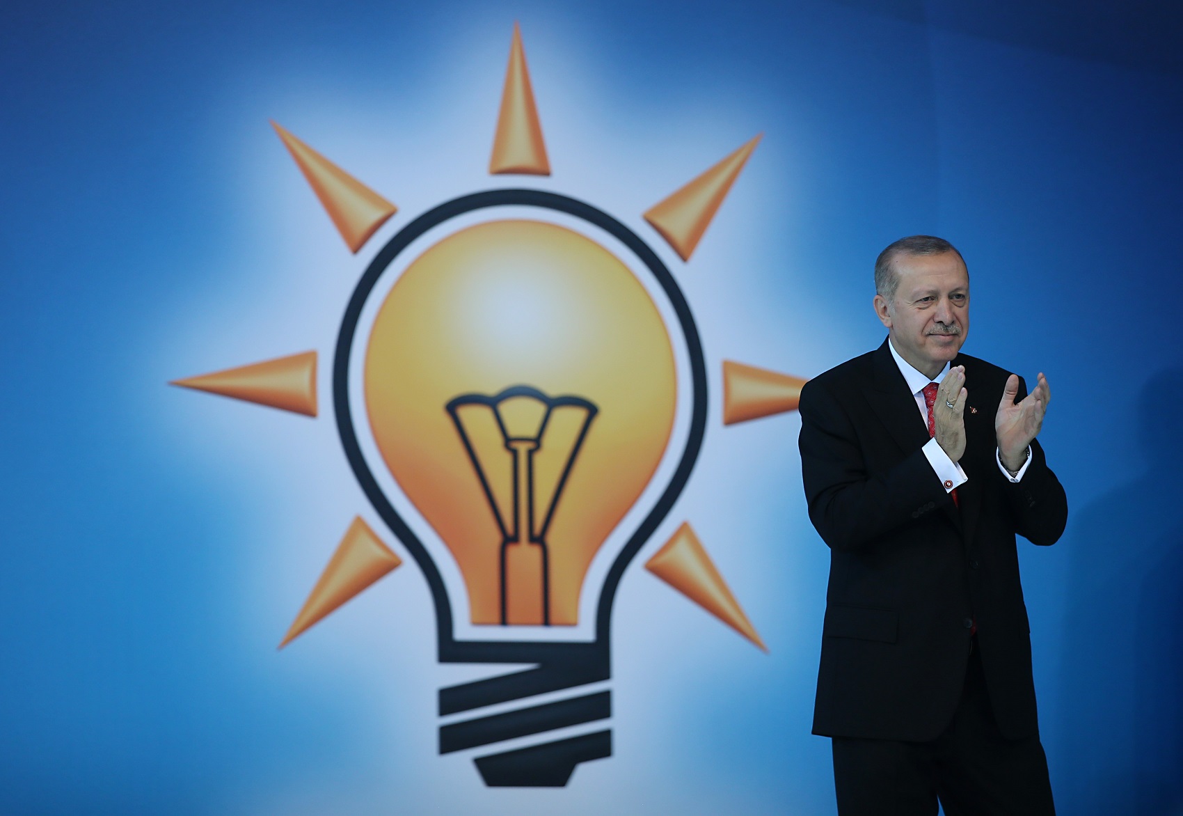AK Parti 4 ilde yeni yönetimlerin göreve başlayacağını duyurdu