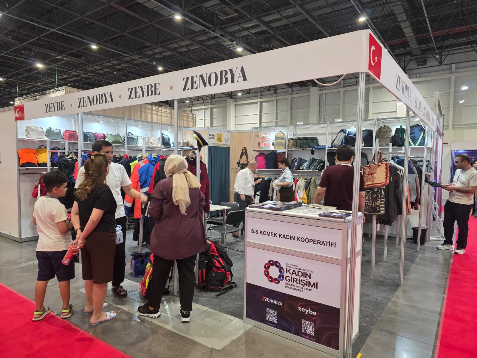 KOMEK'in İki Markası Zeybe ve Zenobya, Özbekistan'daki Fuarda Türkiye'yi Temsil Etti