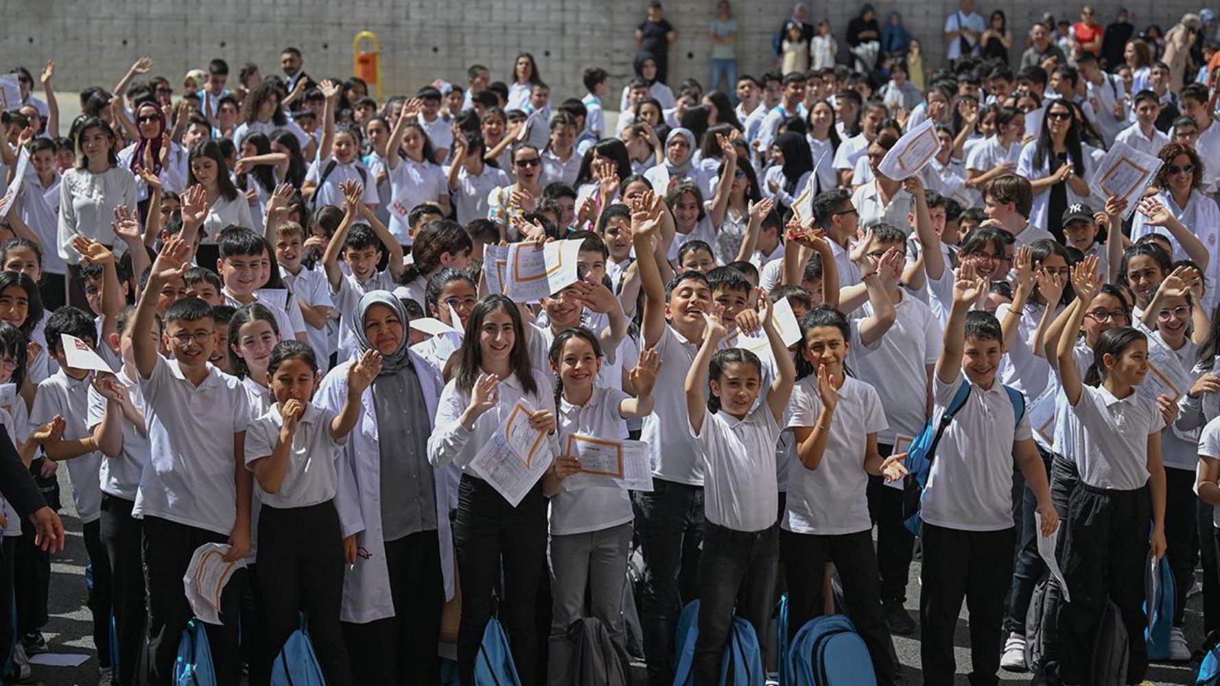 Yaklaşık 20 milyon öğrenci yarın yaz tatiline girecek
