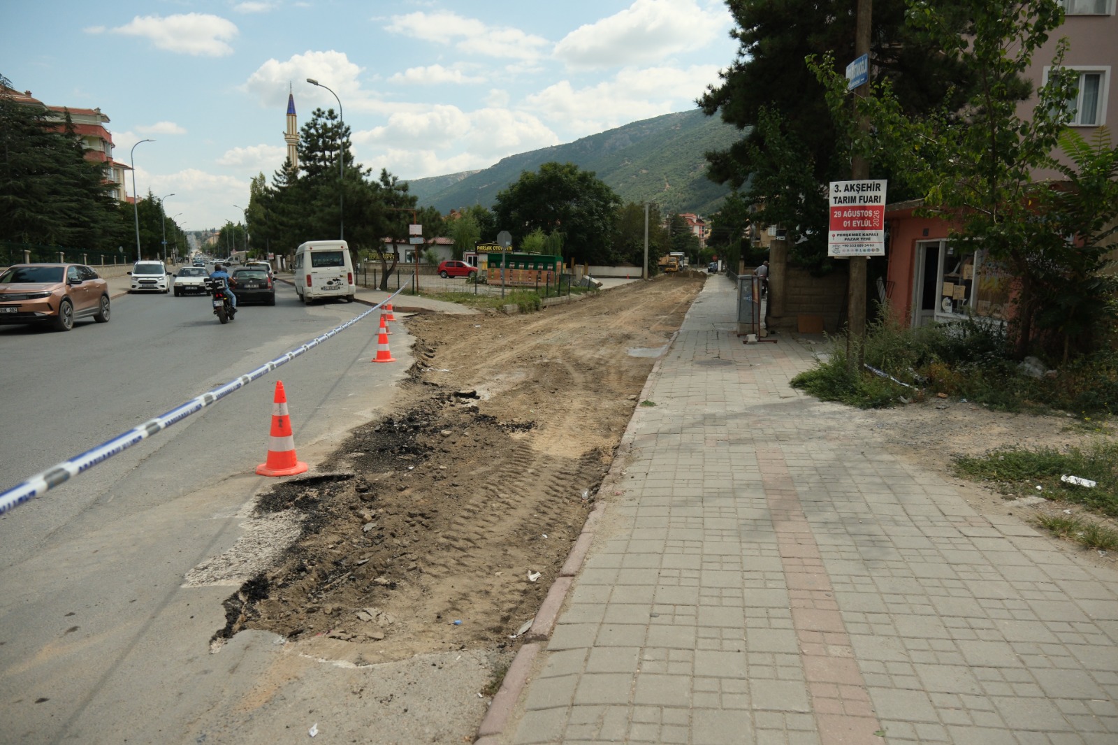 Akşehir Belediyesi’nin Yol Yenileme Mesaisi Sürüyor!