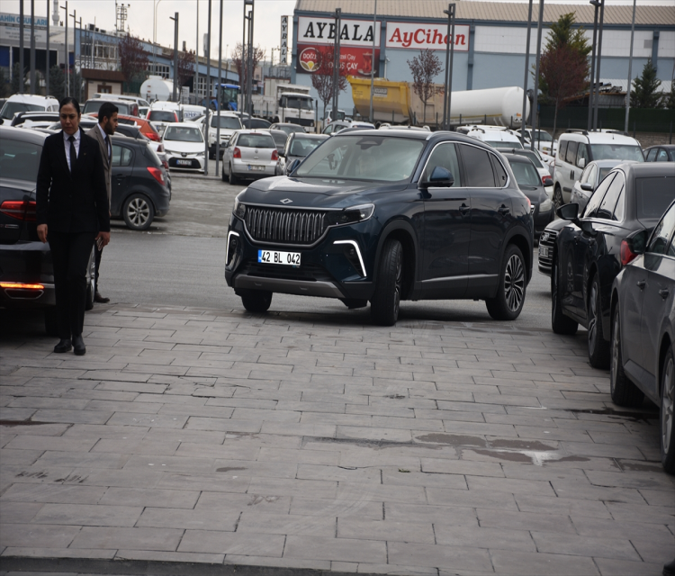 Konya Büyüksehir Belediye Baskani Altay, aday tanitim toplantisina Togg ile geldiZehra Melek Çat