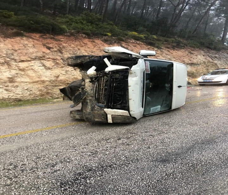 Mugla'da ögretmenleri tasiyan servis minibüsünün devrilmesi sonucu 10 kisi yaralandiOnur Çadir