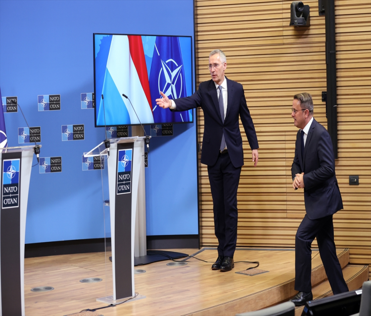 NATO, Si-Zelenskiy görüsmesinden memnun, Ukrayna'ya destekte israrliÖmer Tugrul Çam- NATO Genel Sekreteri Jens Stoltenberg:- "Devlet Baskani Zelenskiy ile Devlet Baskani Si arasindaki telefon görüsmesini memnuniyetle karsiliyorum. Çin'in Ukrayna'nin bakis açilarini daha iyi anlamasi da bence çok önemli"- "(Rusya ile) Anlamli müzakere ihtimali için gereken sey Ukrayna'nin ihtiyaç duydugu askeri güce sahip olmasi ve Rusya'ya sahada kazanamayacagi mesajini vermesidir"