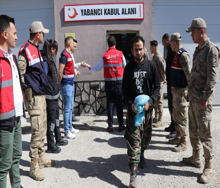 Afganistan uyruklu 227 düzensiz göçmen Agri'dan ülkelerine gönderildiAbdullah Söylemez