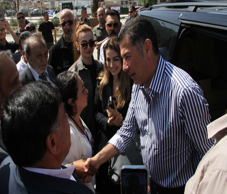 Ata Ittifaki cumhurbaskani adayi Ogan, depremlerden etkilenen Hatay'da konustu:Ramazan Kaya,Halil Fidan- "Deprem bölgesinde siyaset yapmaya gelmedik. Buradan Türkiye'deki tüm vatandaslarimiza sesleniyorum; depremi lütfen unutmayalim, unutturmayalim. Gündemden çikarmayalim ve katki sunmaya devam edelim"