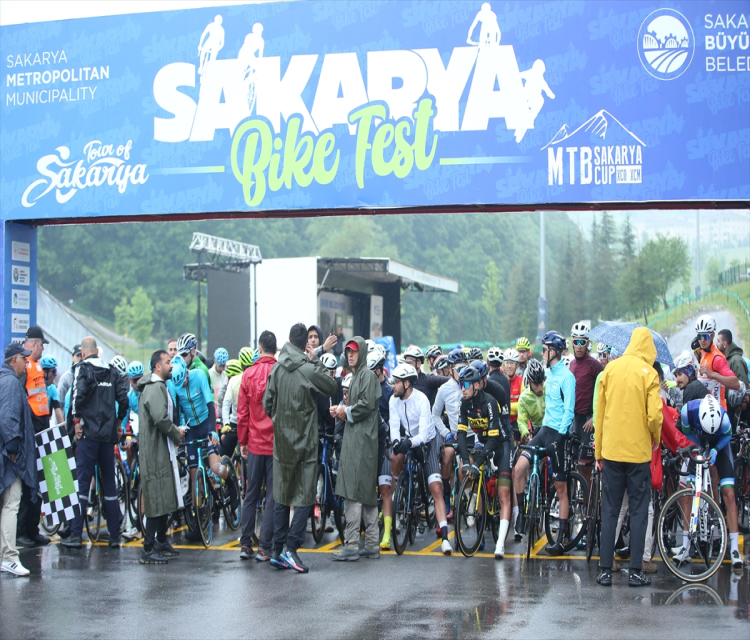 Bisiklet Fest kapsaminda Tour Of Sakarya'nin ikinci etabi yapildiÖmer Faruk Cebeci,Ugur Subasi