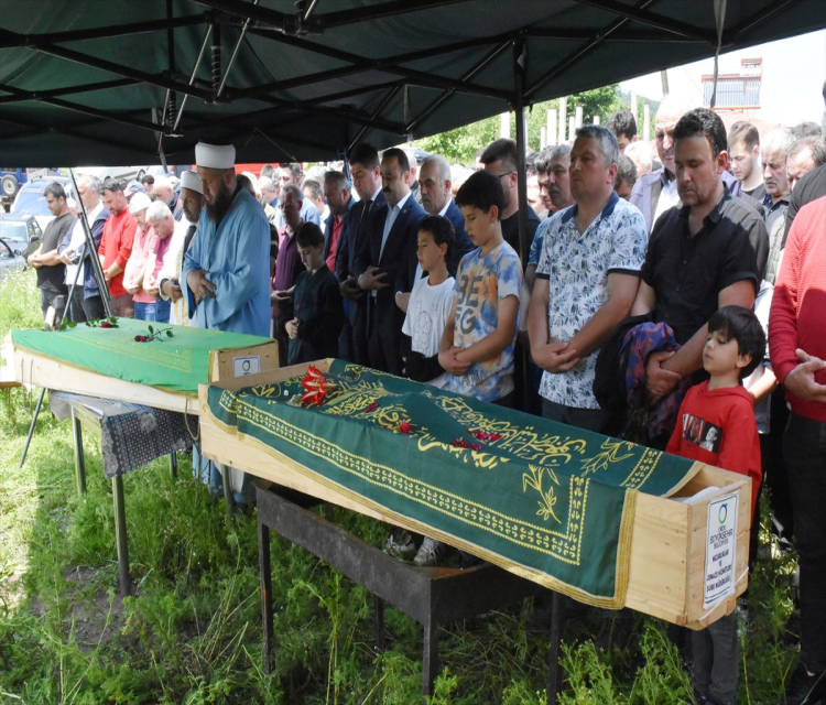 Ordu'da denizde cansiz bedenleri bulunan iki arkadasin cenazeleri defnedildiEyüp Elevli