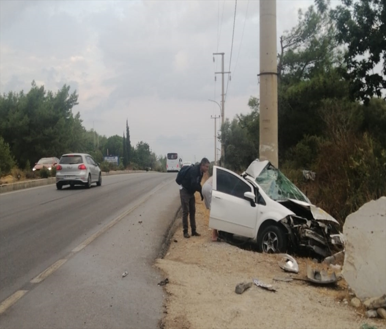 Bodrum'da kontrolden çikip beton direge çarpan otomobilin sürücüsü öldüAli Balli