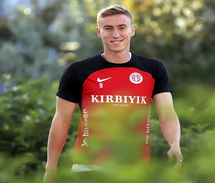 Antalyaspor'da 4 gole ulasan Adam Buksa, takimin en skorer oyuncusu oldu Oktay Özden