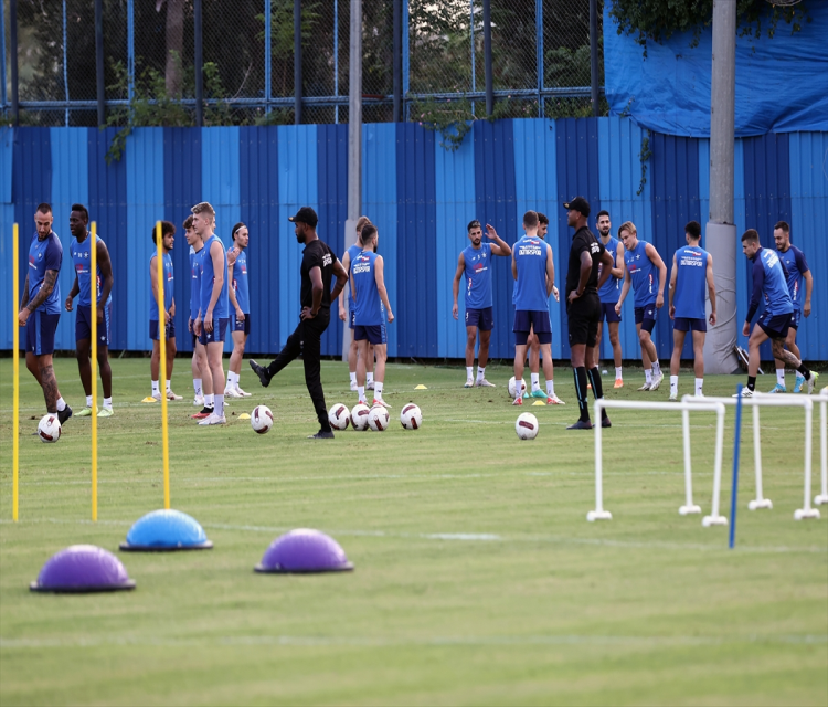 Adana Demirspor, Trabzonspor maçi hazirliklarini sürdürdüEren Bozkurt- Teknik direktör Patrick Kluivert:
- "Stadimizda rakibe ne kadar zor anlar yasatabildigimizi herkes biliyor"