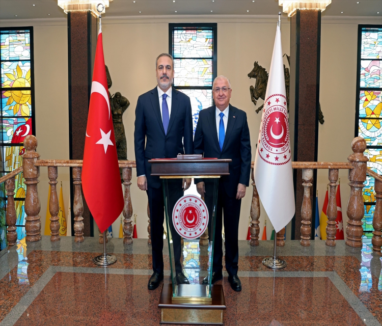 Milli Savunma Bakani Güler, Disisleri Bakani Fidan ve Içisleri Bakani Yerlikaya bir araya geldiSarp Özer- Milli Savunma Bakanligi'ndaki toplantida Genelkurmay Baskani Orgeneral Gürak ve MIT Baskani Ibrahim Kalin da yer aldi