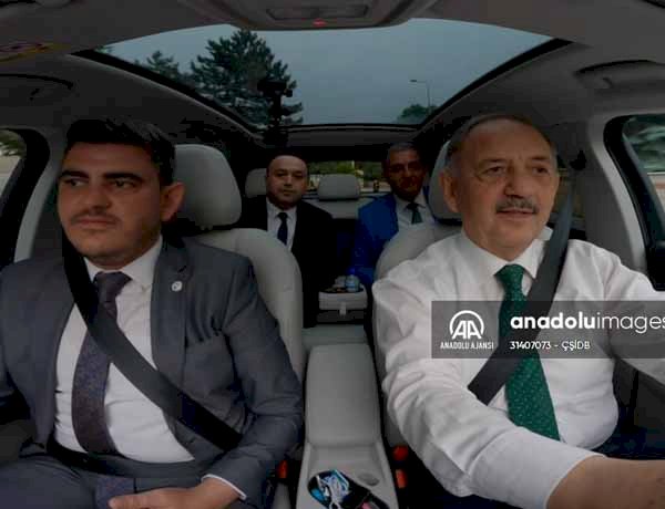 Bakan Özhaseki, Kayseri'de Türkiye'nin yerli otomobili Togg'u kullandiSerkan Kaya